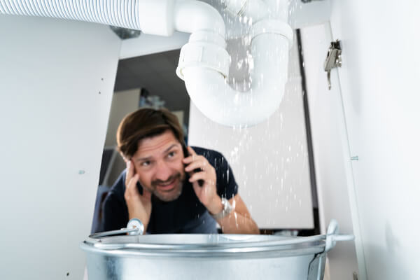 What constitutes a plumbing emergency